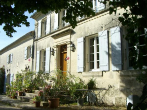  Chambres d'Hôtes - Les Bujours  Сен-Жан-Д’анжели